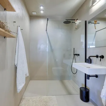 Stunning Home Blends Minimalist Luxury With Comfort Appartement *