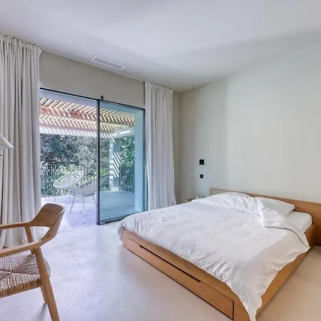 Stunning Home Blends Minimalist Luxury With Comfort Appartement Sainte-Maxime