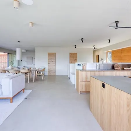 Stunning Home Blends Minimalist Luxury With Comfort Appartement