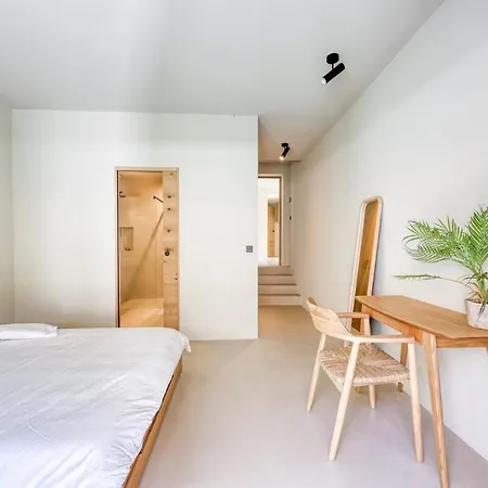 Stunning Home Blends Minimalist Luxury With Comfort Appartamento *
