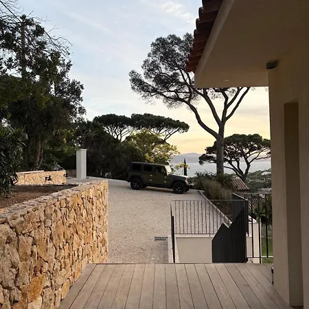 Stunning Home Blends Minimalist Luxury With Comfort * 圣马克西姆