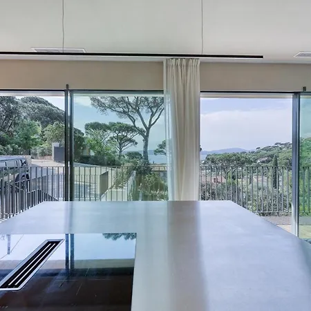 Stunning Home Blends Minimalist Luxury With Comfort 公寓 圣马克西姆